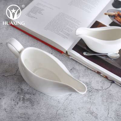 wholesale Crockery tableware white ceramic porcelain gravy boat with saucer for hotel restaurant